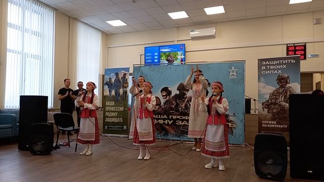 "Ох, i сеяла Ульянiца лянок"- Вокальный ансамбль "Кветачкі". Концерт "Время героев". смотреть онлайн