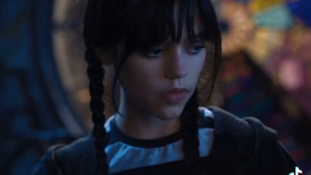 Венсдей смотреть онлайн