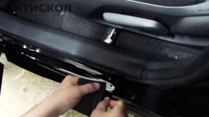 Оклейка порога автомобиля Toyota RAV4 /Тойота Рав4 пленка (черный полеуретан SHG Black HG)