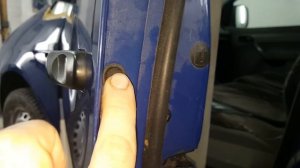 Volkswagen Caddy.Как снять ручку двери.mp4