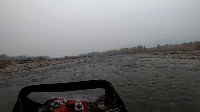 Спуск по мелкой речке Мунни, приток Белянки в Саха Сирэ на Solar 450 jet & Tohatsu 50 EPTOS смотреть онлайн