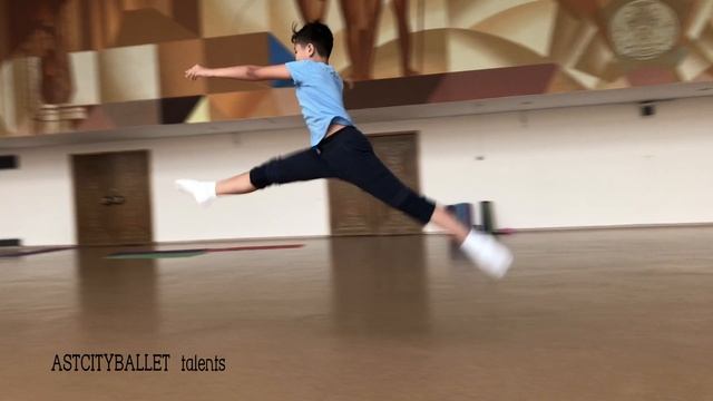 ASTCITYBALLET ‘SCB Contemporary Ballet class July. 2019. @adylerkinbaev #modern #dance смотреть онлайн