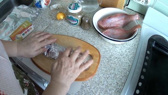 МОРСКОЙ ОКУНЬ В ДУХОВКЕ. КАК ЗАПЕЧЬ РЫБУ В ДУХОВКЕ В ФОЛЬГЕ смотреть онлайн