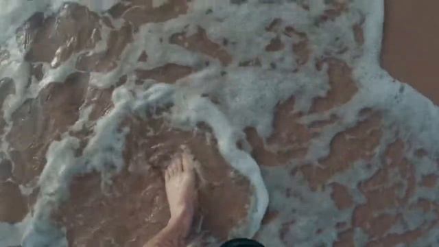 Босиком по песку вдоль берега моря !!! Шум прибоя и чаек во время прогулки! смотреть онлайн