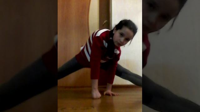 Шпагат, растяжка))) смотреть онлайн
