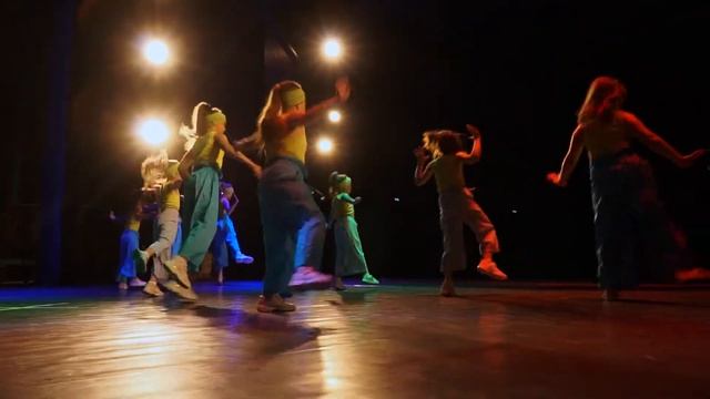 Современные танцы • Школа танцев Metro Dance в Смоленске смотреть онлайн