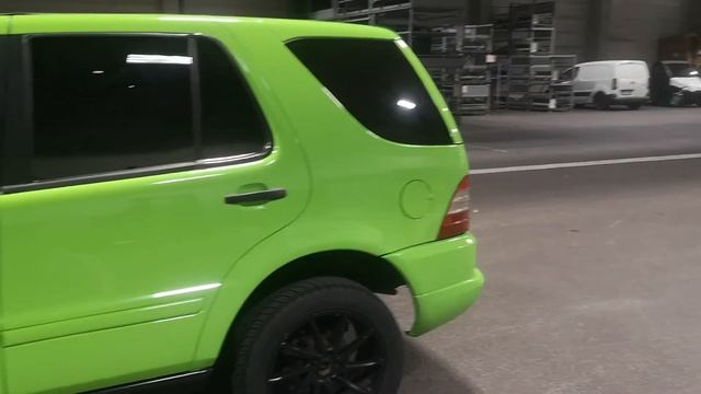 Mercedes ML (W163) in Grün Farbcode 464 Oracal foliert смотреть онлайн