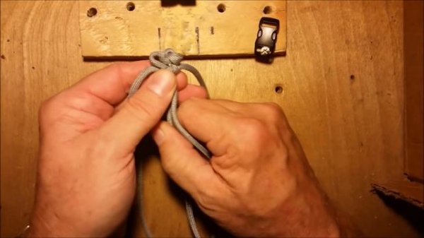 Paracord Cross (Vertical Crown Knot or Double Crown Sinnet)