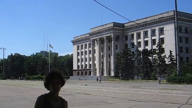 Одесский Дом профсоюзов, босая девушка, июнь 2016 смотреть онлайн