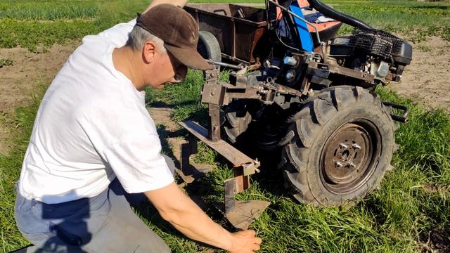 Прополка междурядий картофеля мотоблоком, самоделка смотреть онлайн