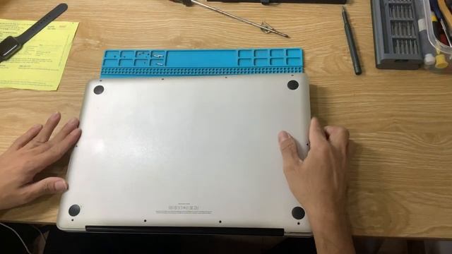 Hướng Dẫn Thay Pin Macbook A1286 смотреть онлайн