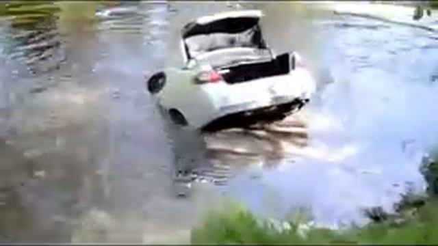 Красавчик!!! Утопил лексус