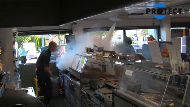 Использование генератора тумана на АЗС в Норвегии смотреть онлайн