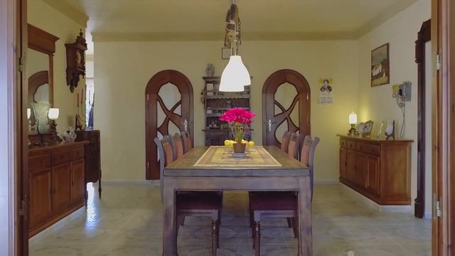 Видео Продается участок 4600 м² с 2 отдельными домами и 2 квартирами и бассейном в Малаге / Испания смотреть онлайн