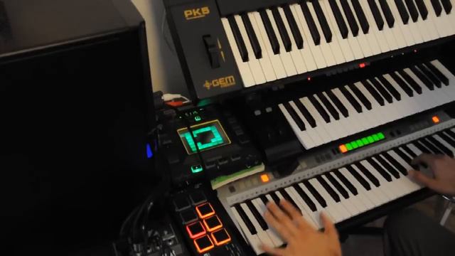 Terminator theme piano with Synth and Effects смотреть онлайн