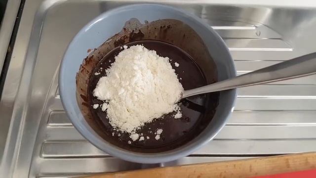 НЕРЕАЛЬНО ВКУСНО! КАК ЕСТЬ ШОКОЛАД И ХУДЕТЬ. ГОТОВИМ ДОМАШНИЙ ШОКОЛАД БЕЗ САХАРА ЗА 3 МИНУТЫ смотреть онлайн
