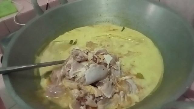 DELICIOUS FREE RANGE CHICKEN CURRY FROM THE NORTH COAST OF EAST JAVA смотреть онлайн
