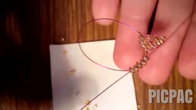 Плетём брелок на телефон мороженое #picpac #stopmotion смотреть онлайн