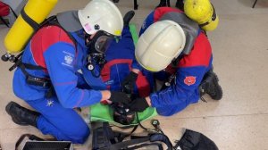 включение пострадавшего в аппарат, газоспасательные работы.