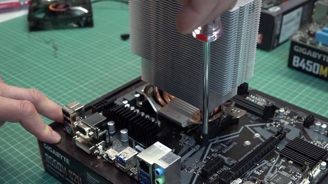 Как установить кулер AMD с пружинным креплением? смотреть онлайн