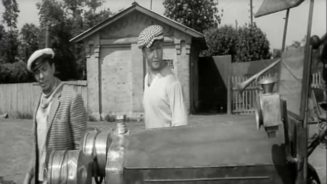 То есть как это отойдите? Зачем же вы на своей молотилке поставили рекламное клеймо "Эх, прокачу!" смотреть онлайн