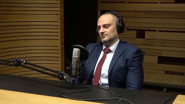 Гл. ком. Любомир Янев - бивш директор на ГДБОП, в "Легенди" / Chief comm'r. Lyubomir Yanev @ Legend смотреть онлайн