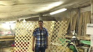 Деревянная шпалера с запилом