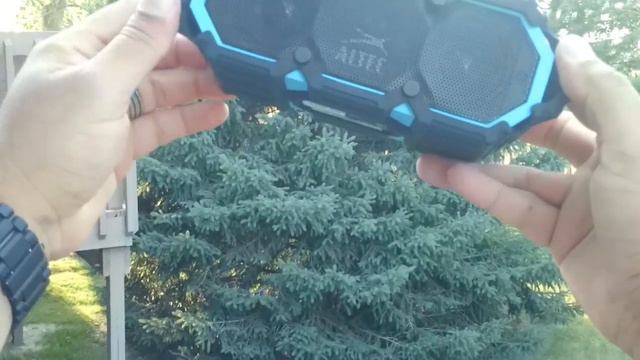 Life Jacket Water proof Bluetooth Speaker смотреть онлайн
