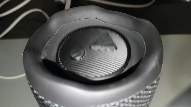 Chill Bass Test on a JBL Flip 6!! Mono 100% Vol. смотреть онлайн
