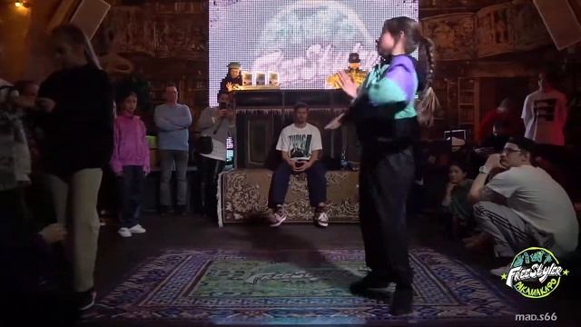 8. 1/8 hip-hop beginners - FREESTYLER 90s (ракамакафо) 27/02/22 смотреть онлайн