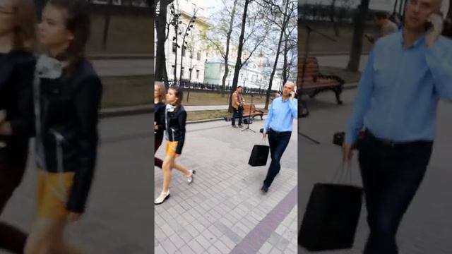 Street performer - Moscow City - Прогулки по воде (cover of song by Ilya Kormiltsev) смотреть онлайн