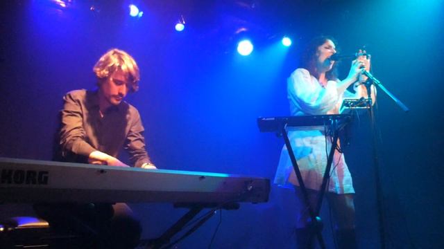Marcela Bovio "Scientist" Live Paris 2023 смотреть онлайн