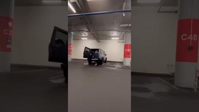 Кто подарил Карнавал цветы?? смотреть онлайн