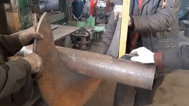 Станок для производства витков шнека. Изготовление витка 690/159 толщ. 16 мм, шаг 450 мм. Ст. 09Г2С смотреть онлайн