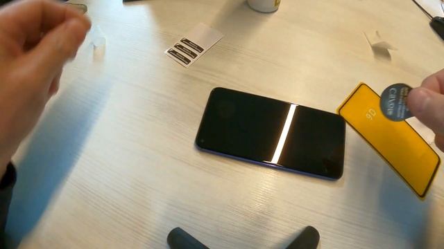 Как наклеить защитное стекло на экран смартфона смотреть онлайн