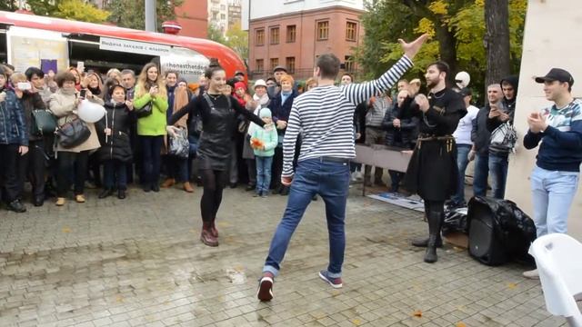Фестиваль Тбилисоба   Танцы на улице
