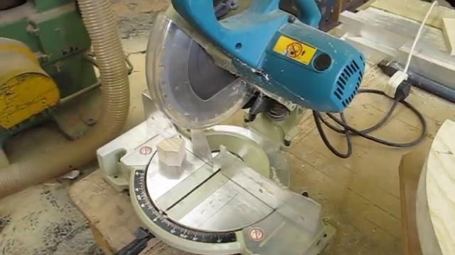 Making a wooden hand cart wheel, wheelwright. смотреть онлайн