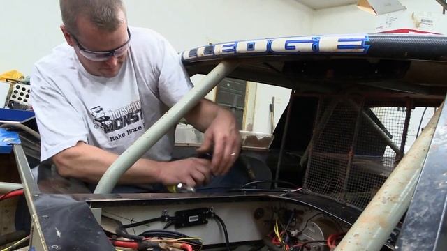 Dirt Track Racing & Innovate Wideband O2 Gauge Install смотреть онлайн