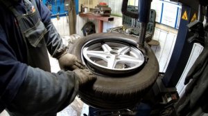 Шиномонтаж Брест: работа с датчиком давления ( монтаж/демонтаж покрышки)