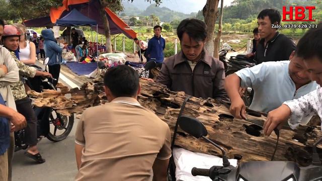 Đổ xô đi xem và mua GỖ LŨA - Chợ BẮC HÀ bán toàn đồ lạ Tây Bắc. P61 смотреть онлайн