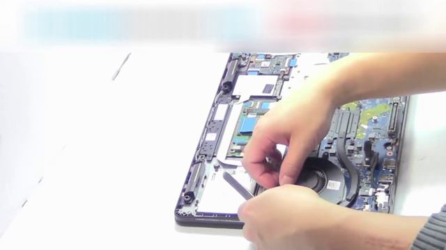 Замена матрицы для ноутбука Dell Latitude E5470 смотреть онлайн