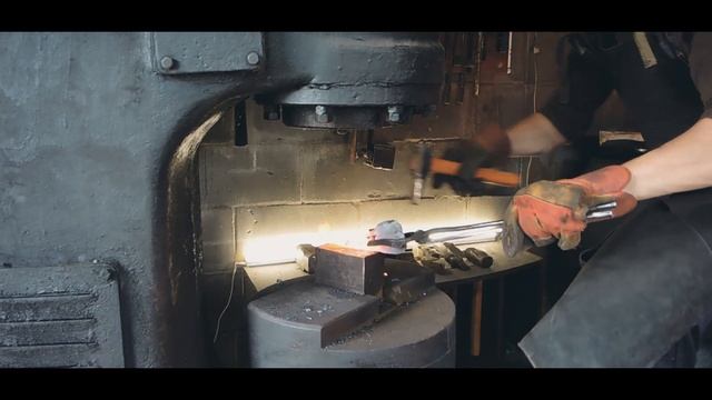 Топорик из ЖД костыля смотреть онлайн