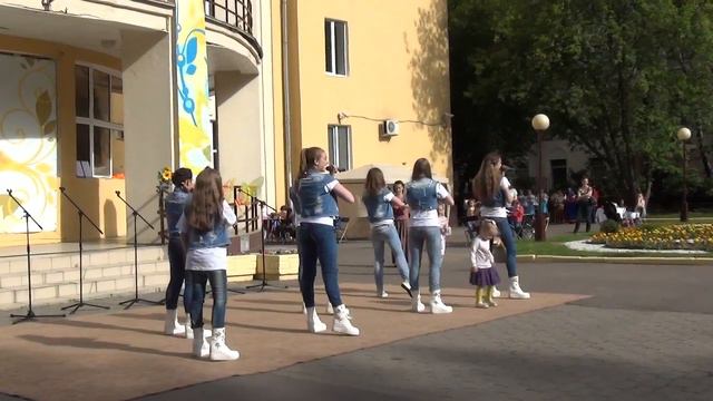 Студия эстрадного вокала "Конфетти" Здравствуй, солнце! исп. группа Доминанта смотреть онлайн