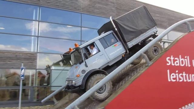 Unimog Museum test drive II смотреть онлайн