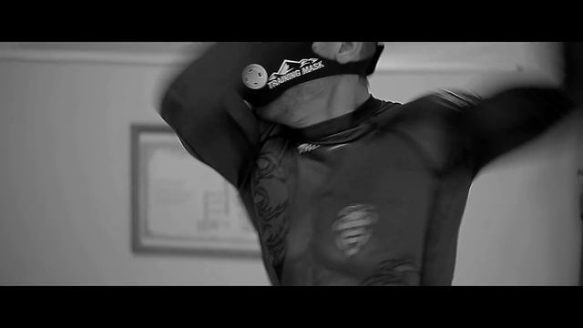 Тренировка в кислородной маске (MMA Training with elevation training mask ) смотреть онлайн