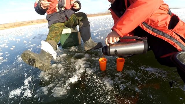 ПЕРВЫЙ ЛЁД! Открытие сезона ❄️2018 - 2019. Рыбалка по первому льду.? смотреть онлайн