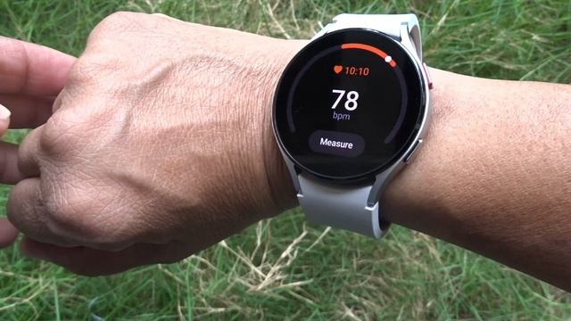 How does the 44mm Samsung Galaxy watch 4 look on a small wrist? смотреть онлайн