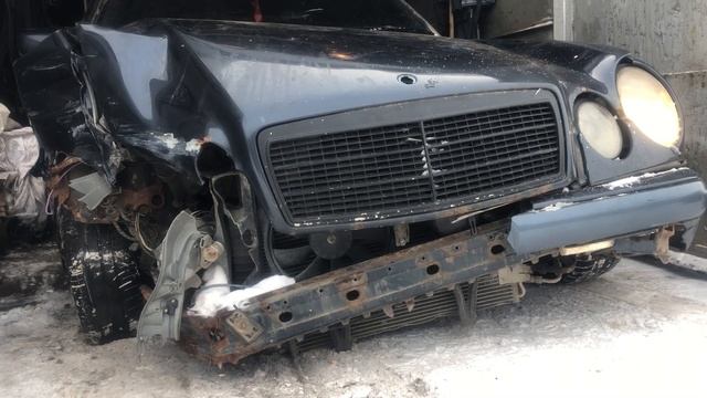 Ушатанный в хлам Mercedes-benz W210 всё равно поехал