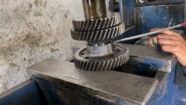 How To Rebuild Isuzu Truck Manual Transmission- Repairing Isuzu Truck GearBox|Memperbaiki Gearbox| смотреть онлайн