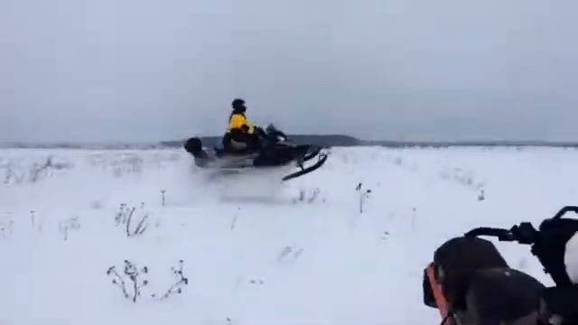 На снегоходе через канаву смотреть онлайн